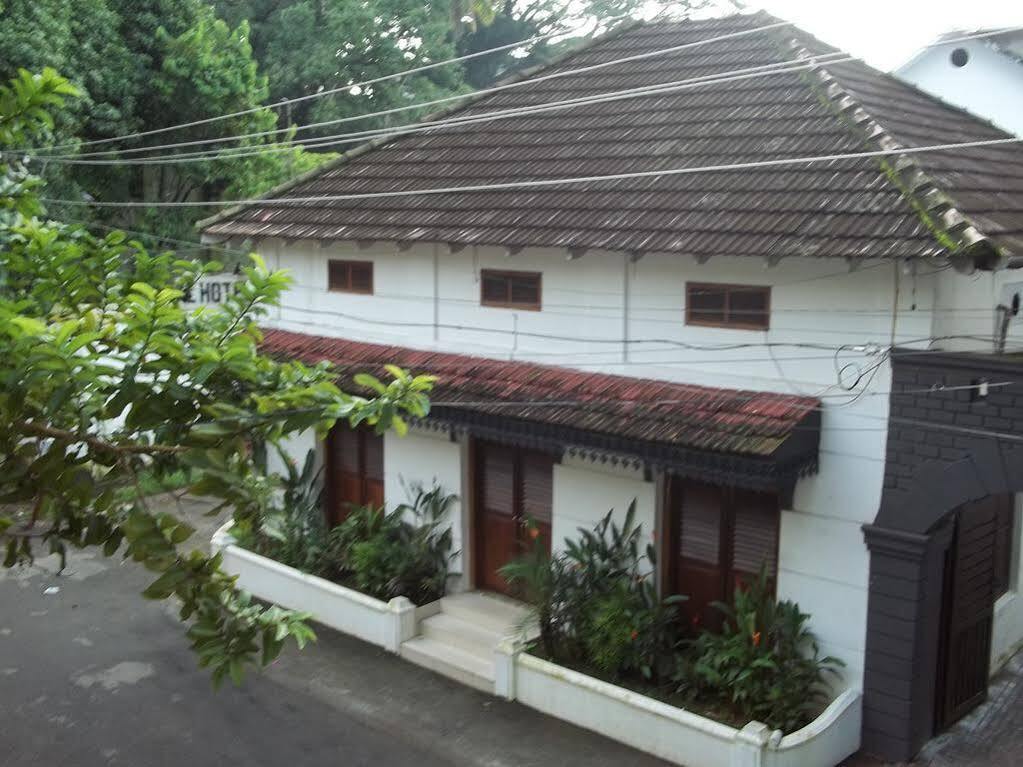 Oyo Home 63551 Pleasant Stay Near Fort Kochi Beach מראה חיצוני תמונה
